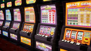 Antarmuka aplikasi mobile penibet menampilkan menu utama dengan opsi live dealer, slot, dan olahraga